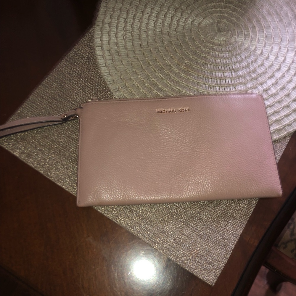 Michael kors lightly used wristlet